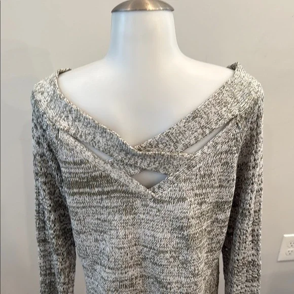 Heart N Crush Medium Women's Off-Shoulder Knit Sweater Green Gray - Picture 7 of 11